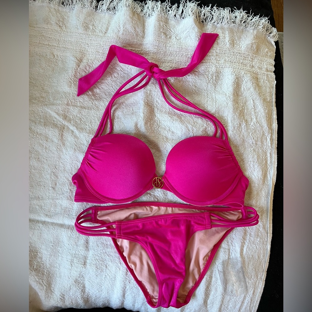 Victoria Secrets Pink colored 2-Piece swimsuit 😍